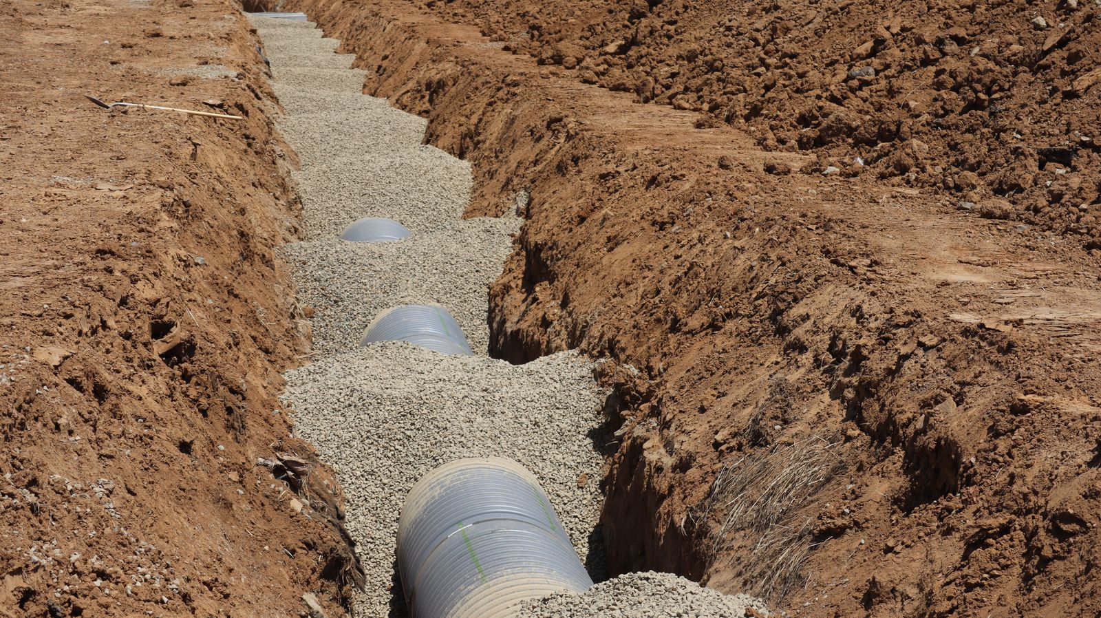 Drainage pipe laid in a gravel-lined trench
